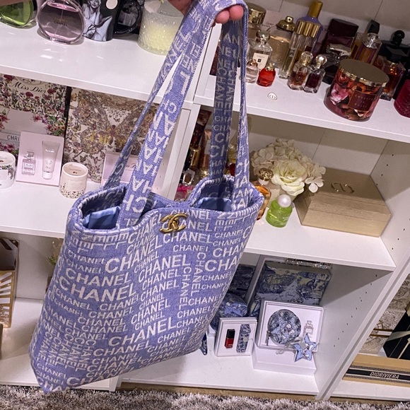 CHANEL Denim Blue Logo Turlock Tote - Picture 17 of 17